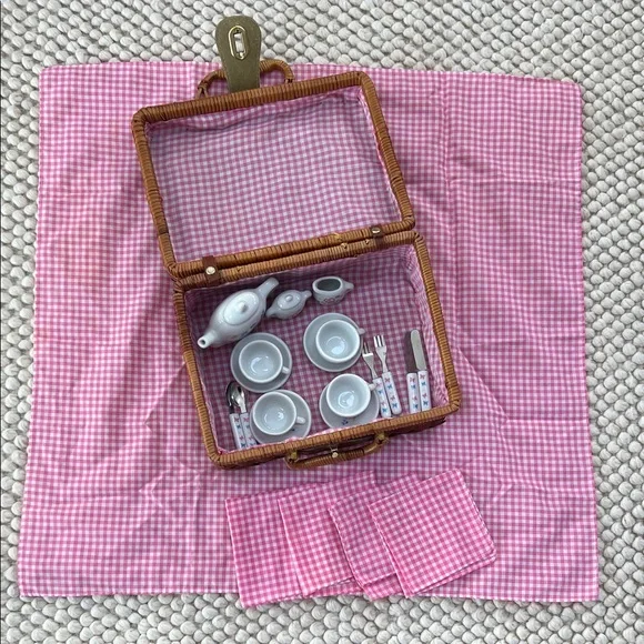 Vintage Porcelain Tea Sets Wicker Picnic Basket Kids Tea Party - Picture 1 of 8